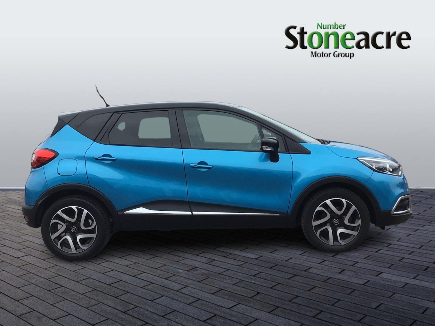 Used Renault Captur 2017 for sale - 78100130: Photo 2