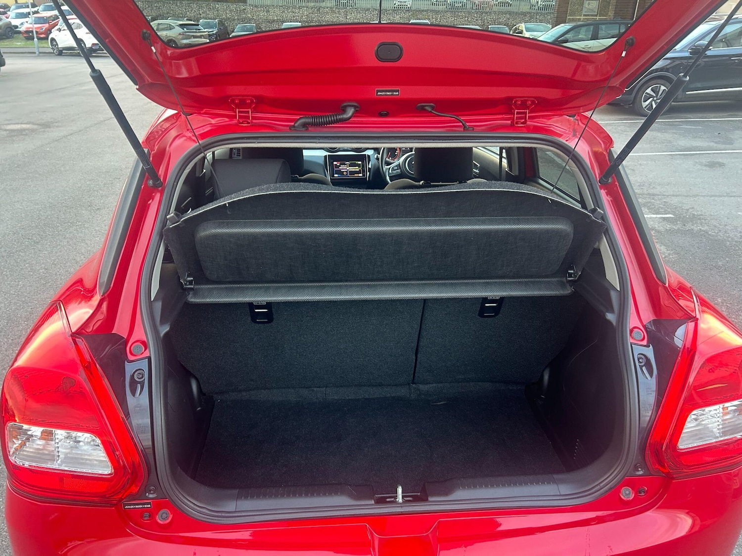 Used Suzuki Swift 2018 for sale - 76620012: Photo 10