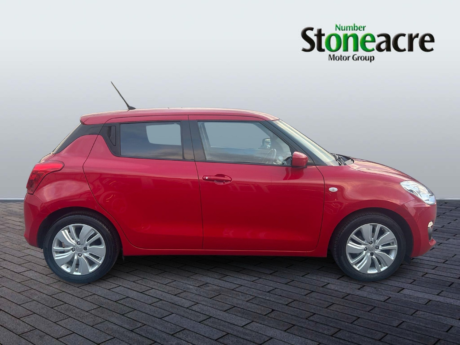 Used Suzuki Swift 2018 for sale - 76620012: Photo 2