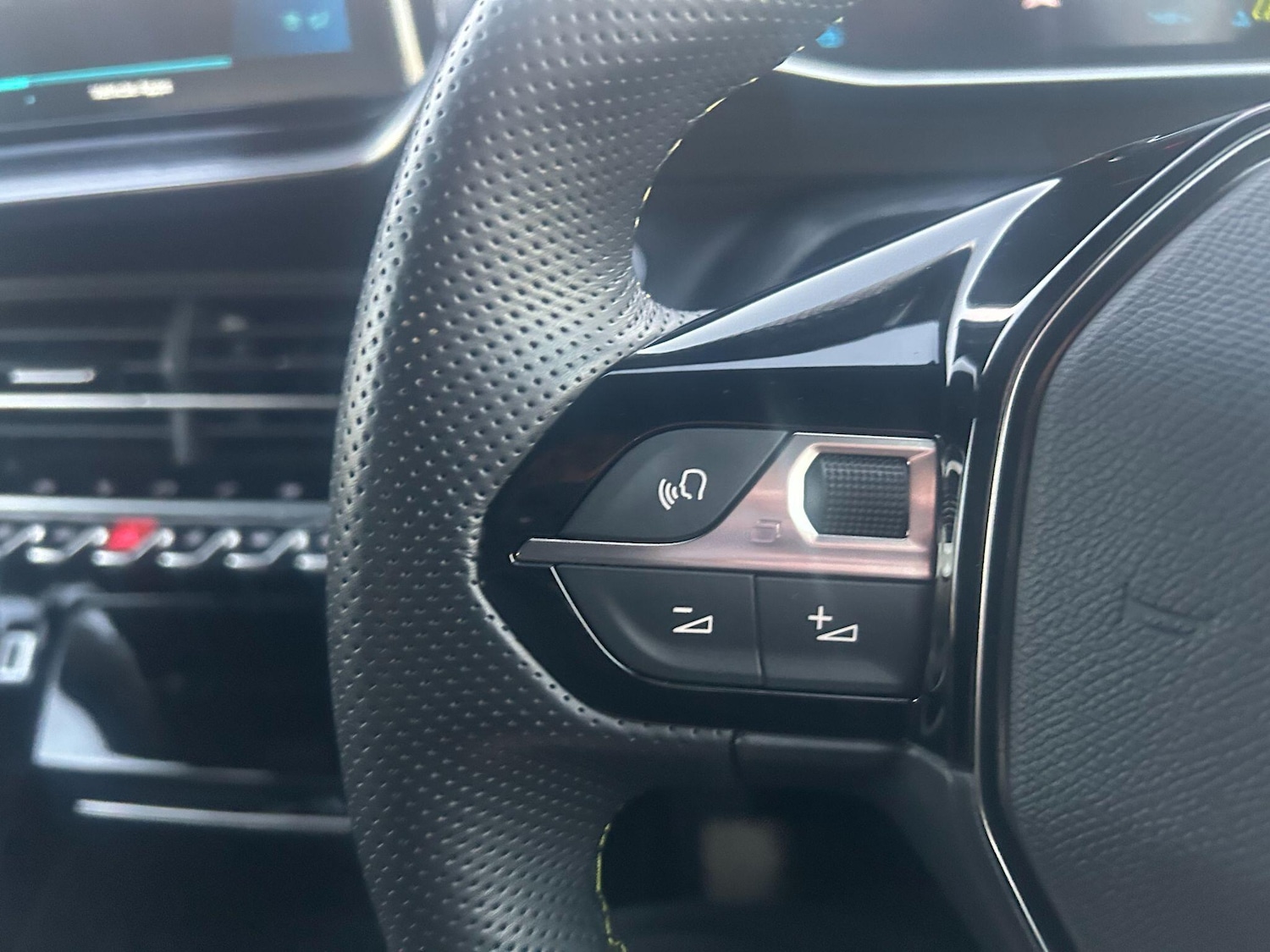 Used Peugeot 2008 2022 for sale - 77029412: Photo 17