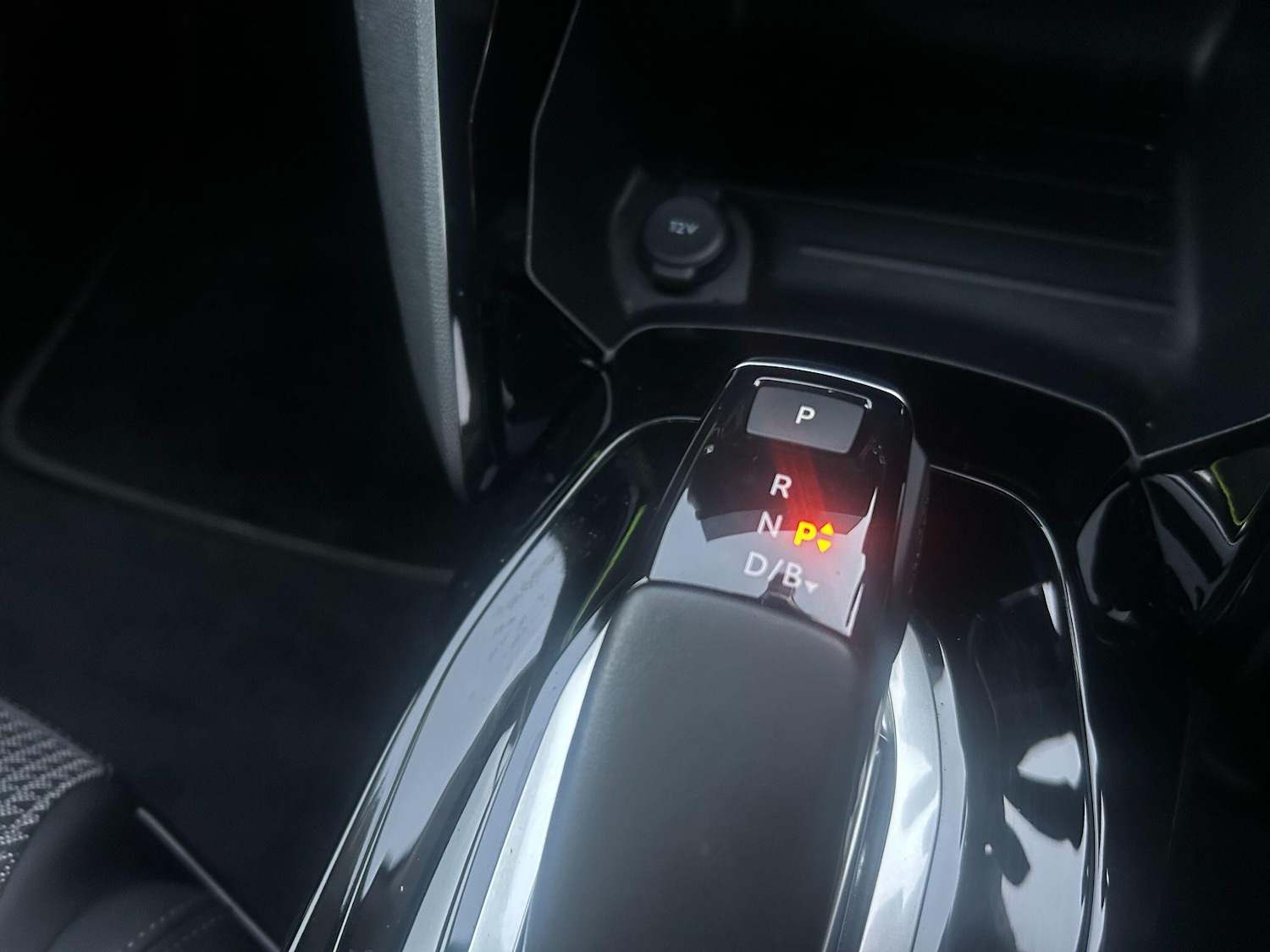 Used Peugeot 2008 2022 for sale - 77029412: Photo 27