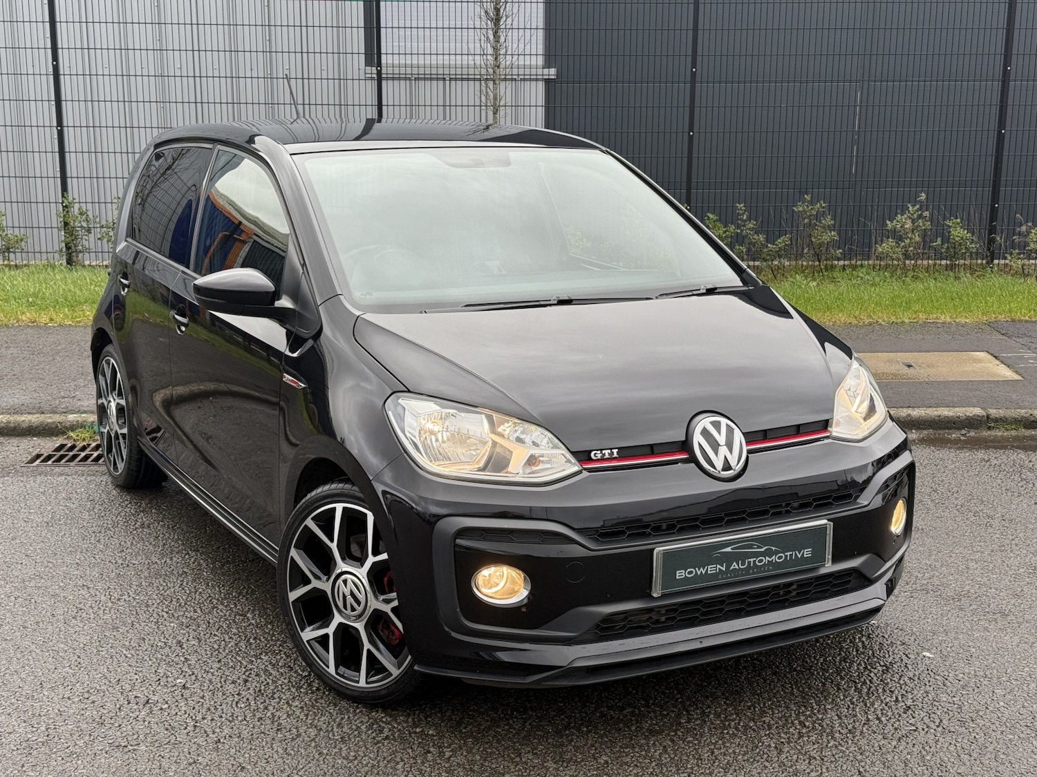 Used Volkswagen up! 2018 for sale - 76863946: Photo 1