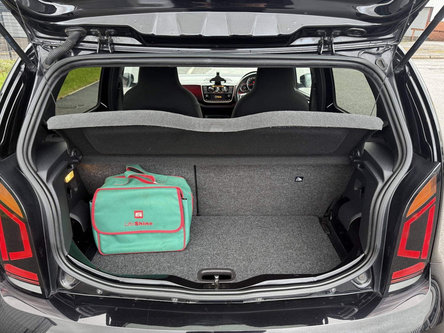 Used Volkswagen up! 2018 for sale - 76863946: Photo 18