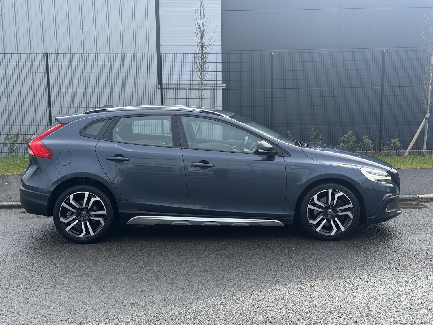 Used Volvo V40 2017 for sale - 77535959: Photo 10