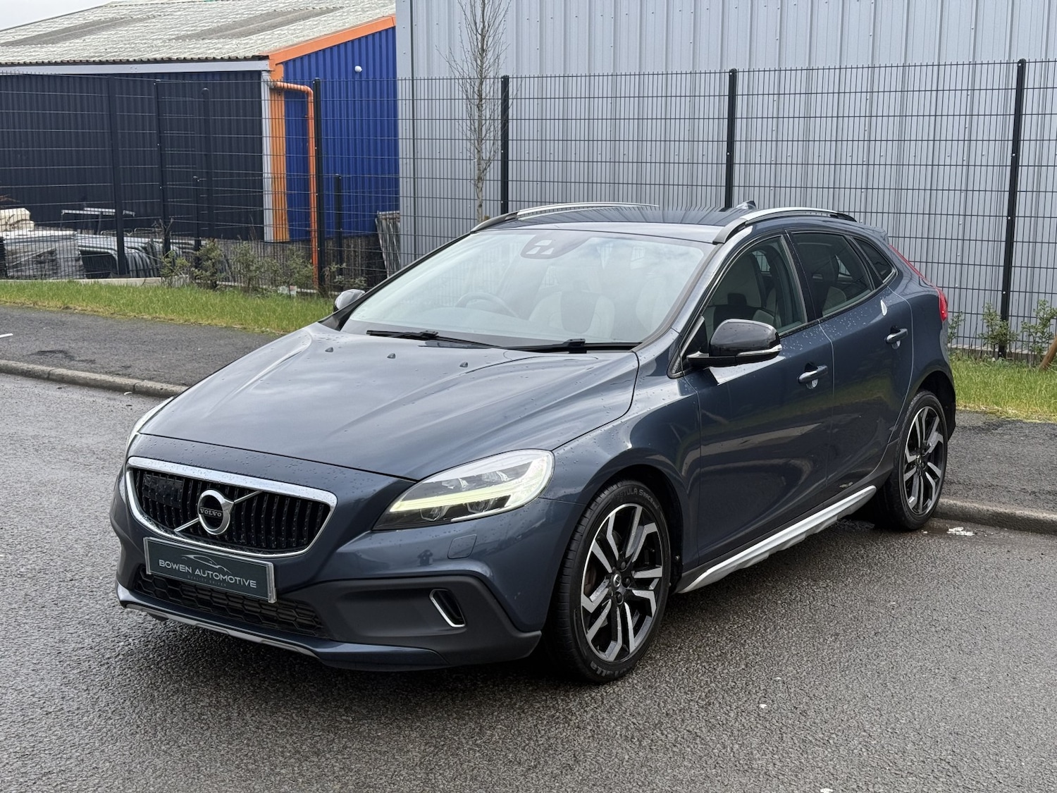 Used Volvo V40 2017 for sale - 77535959: Photo 2