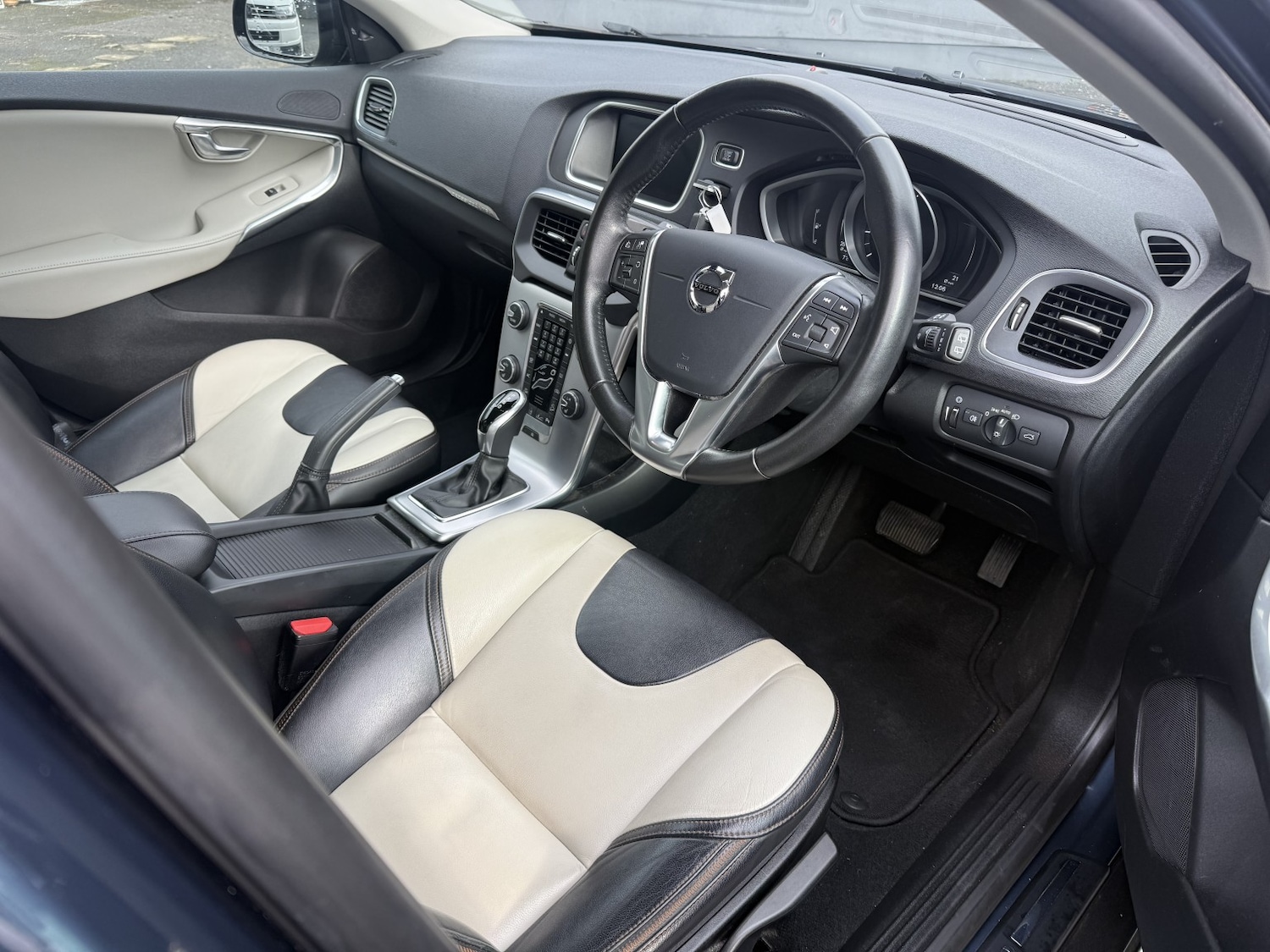 Used Volvo V40 2017 for sale - 77535959: Photo 24