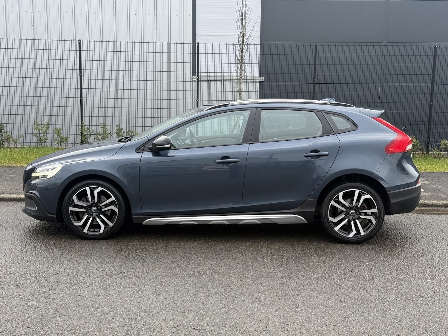 Used Volvo V40 2017 for sale - 77535959: Photo 9