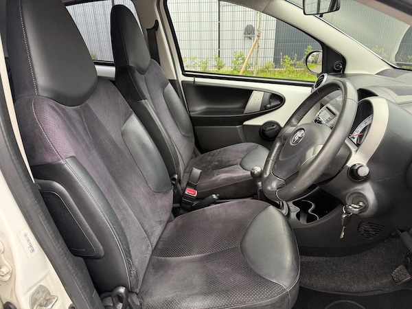 Used Toyota AYGO 2013 for sale - 76211890: Photo 17