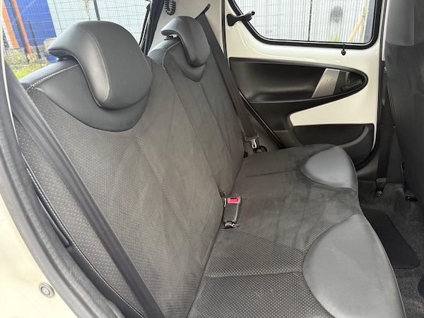 Used Toyota AYGO 2013 for sale - 76211890: Photo 22