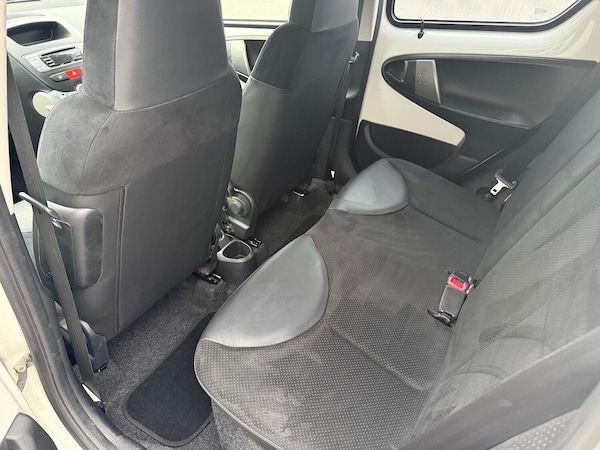 Used Toyota AYGO 2013 for sale - 76211890: Photo 23