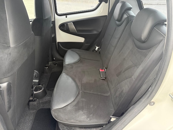 Used Toyota AYGO 2013 for sale - 76211890: Photo 24