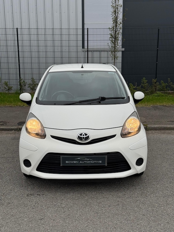 Used Toyota AYGO 2013 for sale - 76211890: Photo 2
