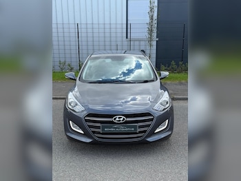 Used Hyundai i30 2015 for sale - 76041097: Photo