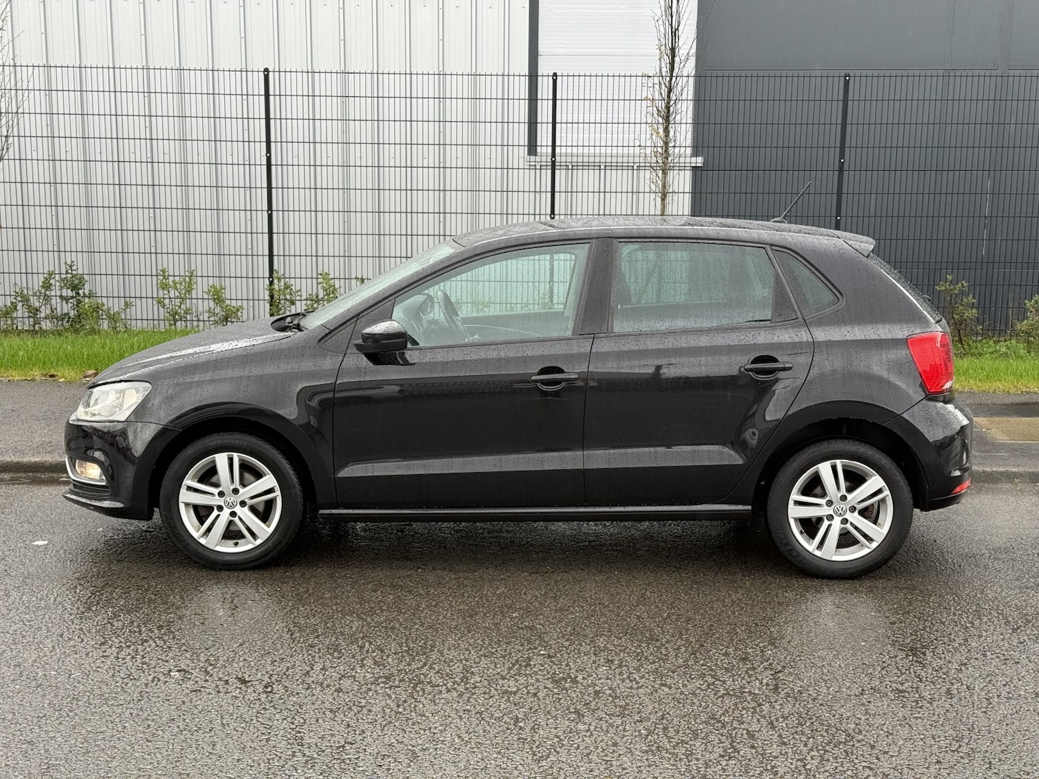 Used Volkswagen Polo 2017 for sale - 76430988: Photo 5