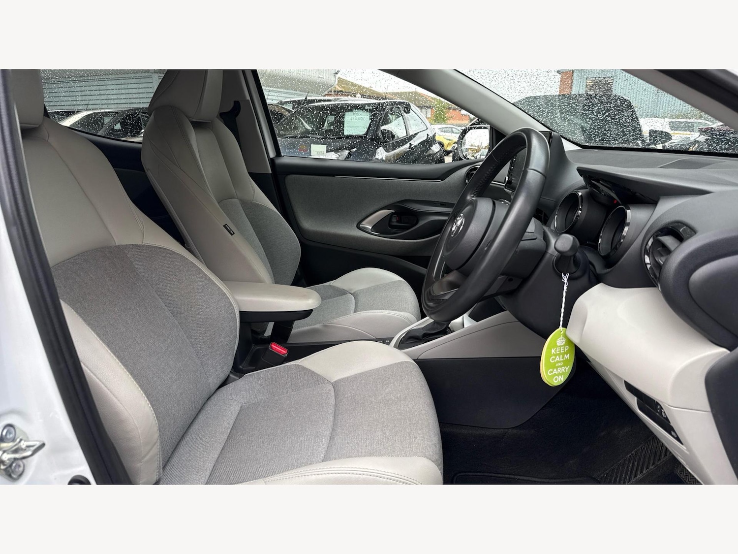 Used Toyota Yaris for sale - 76440501: Photo 13