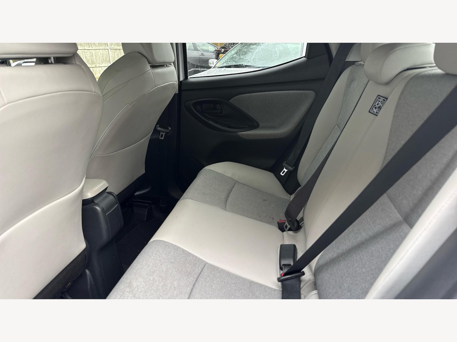 Used Toyota Yaris for sale - 76440501: Photo 15