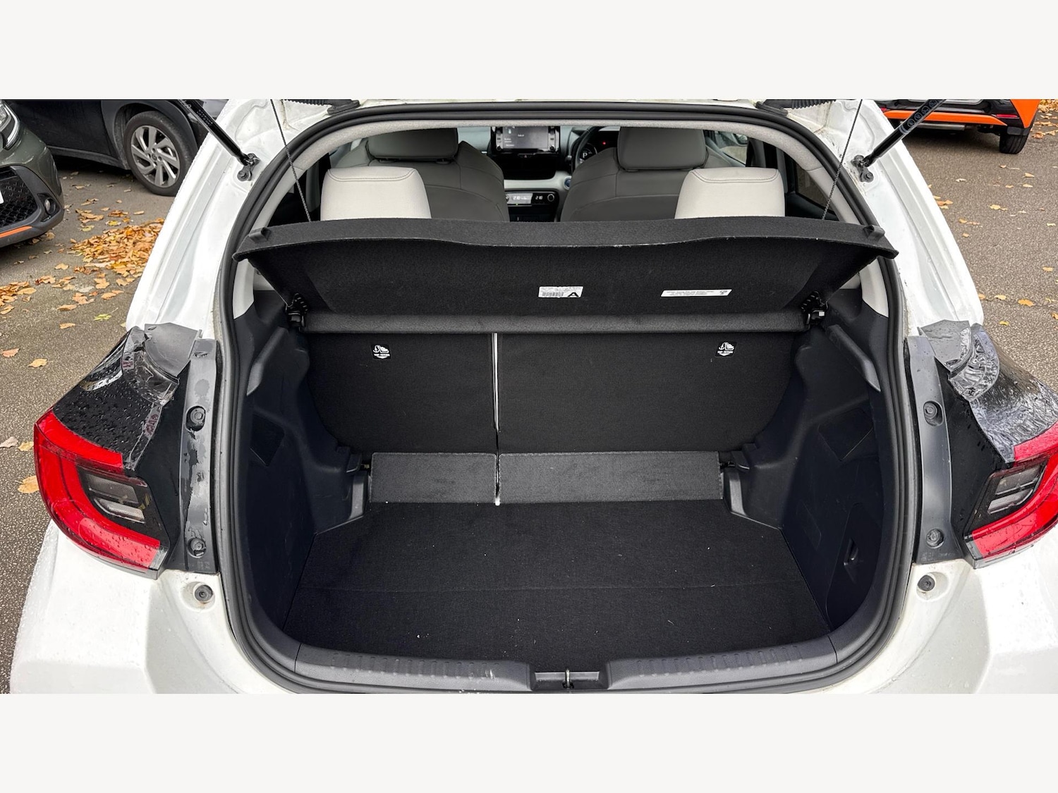 Used Toyota Yaris for sale - 76440501: Photo 16