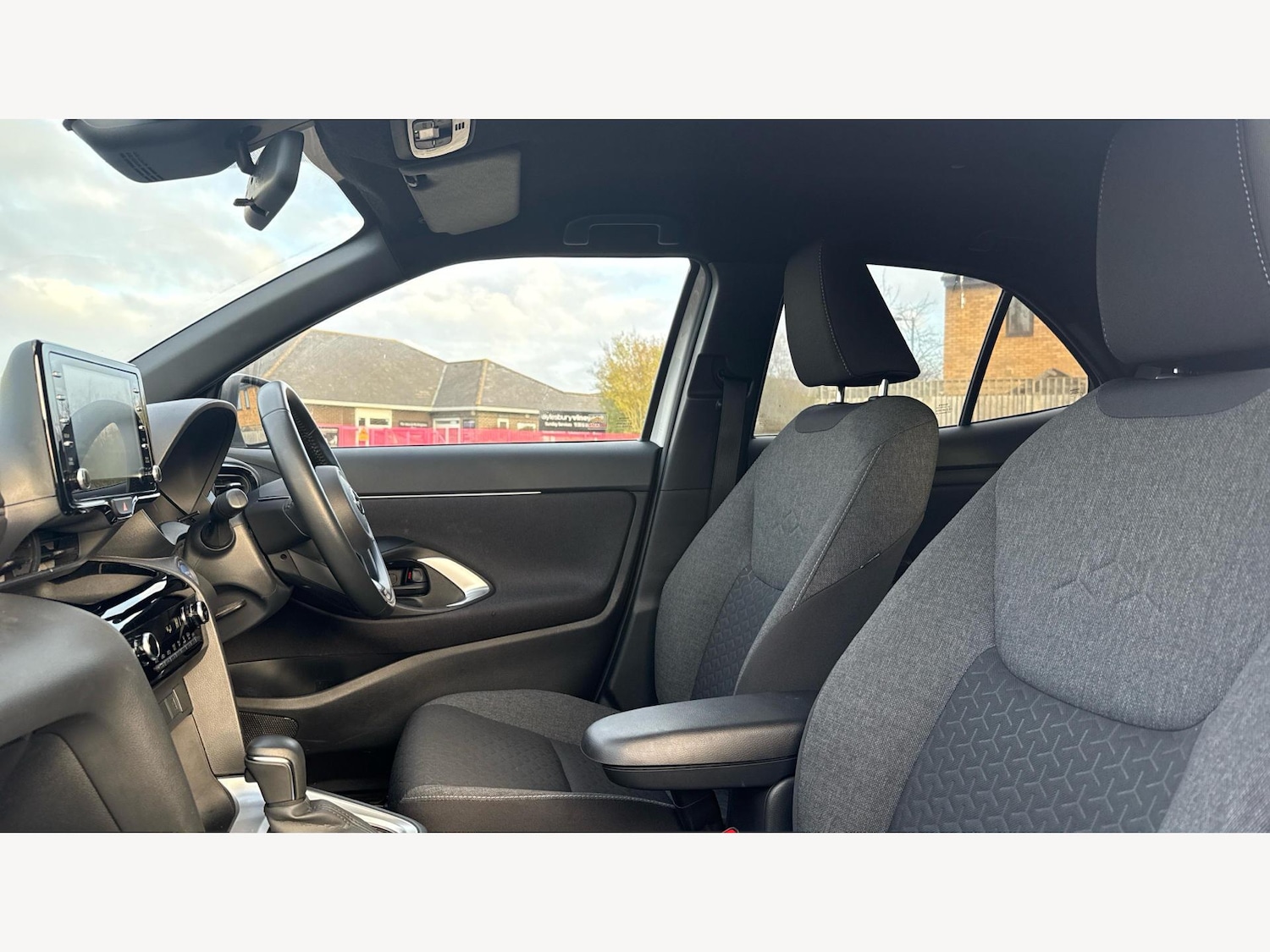 Used Toyota Yaris Cross 2023 for sale - 77387606: Photo 12