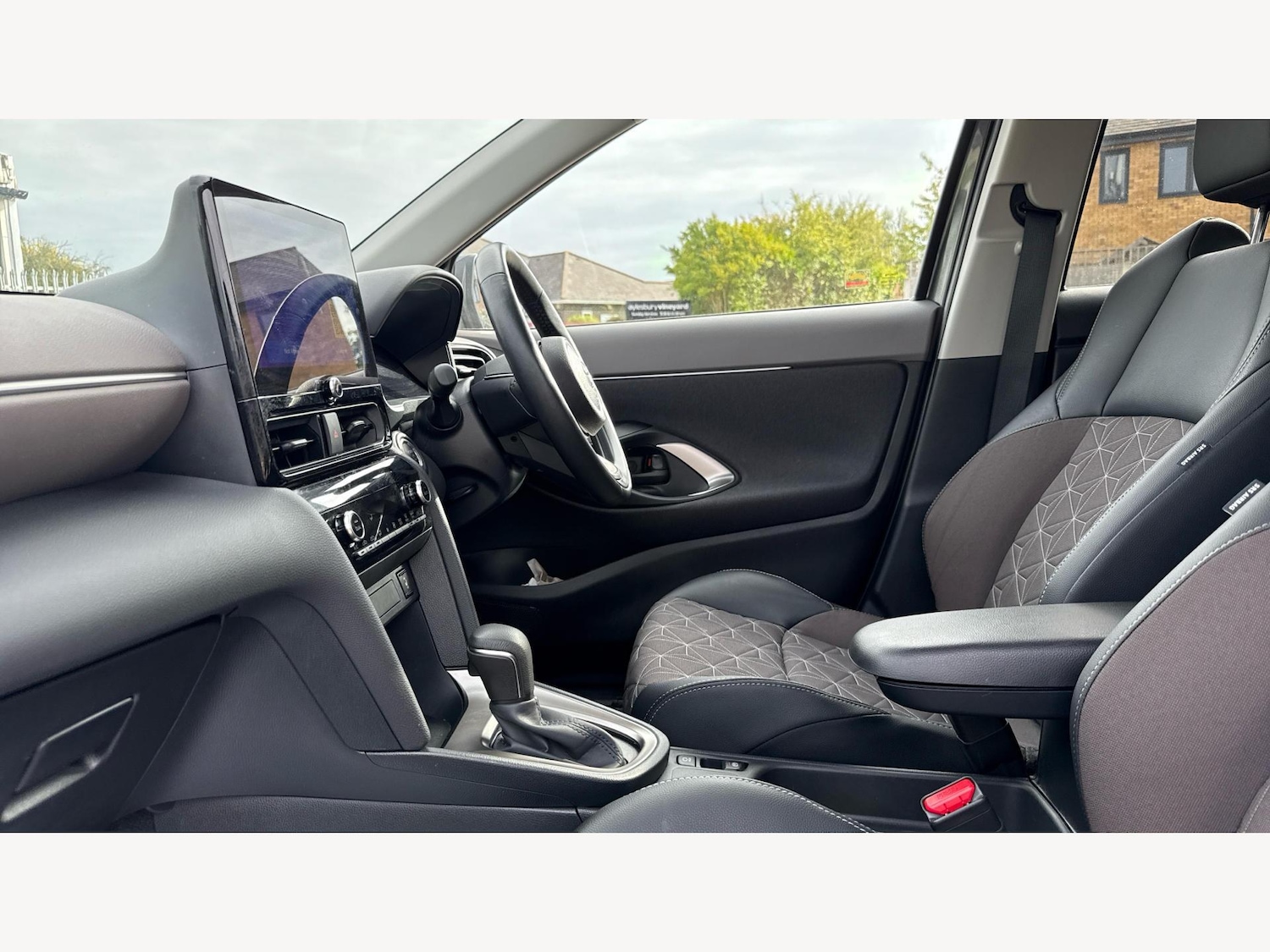 Used Toyota Yaris Cross 2024 for sale - 76095176: Photo 12