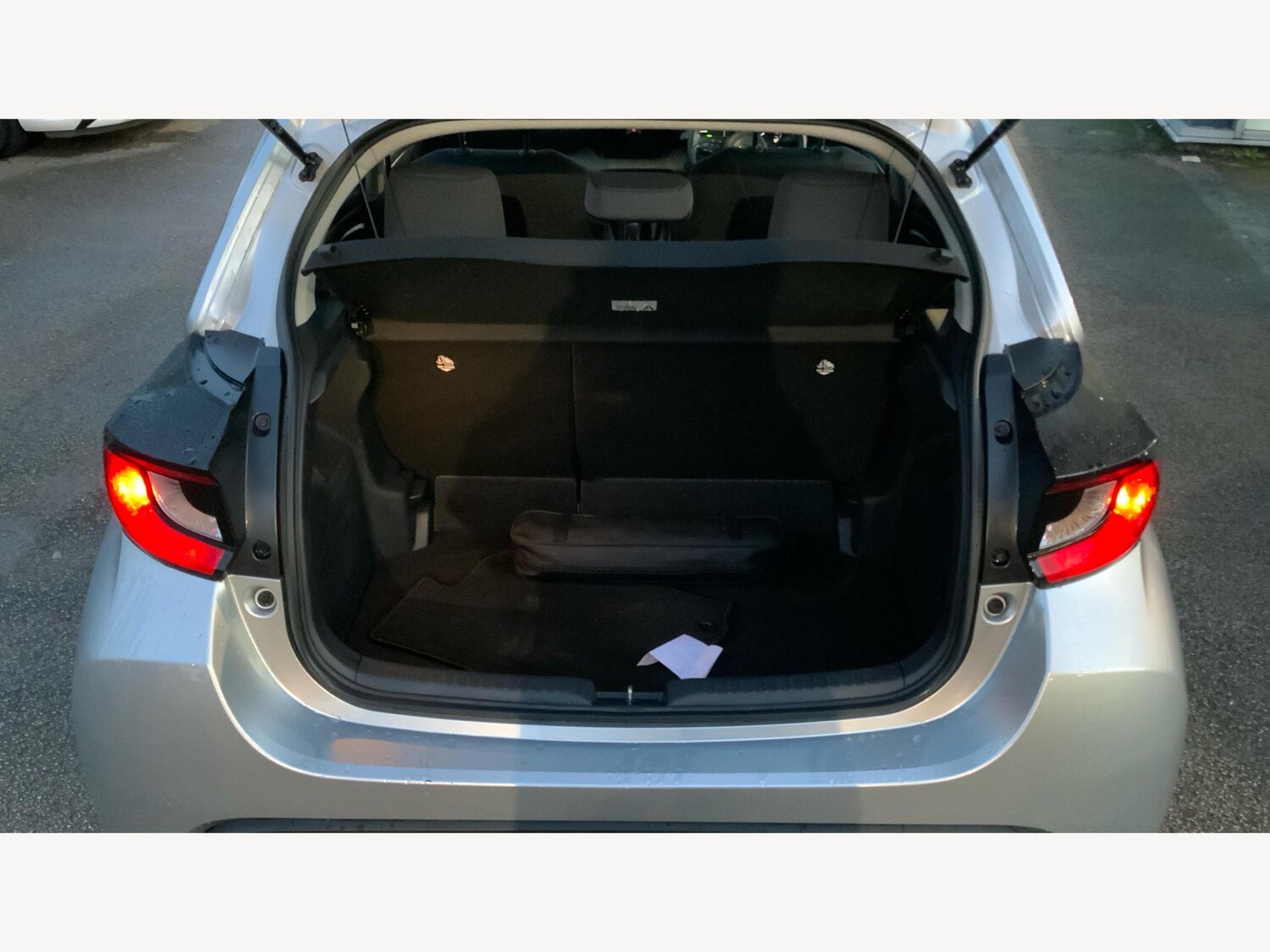 Used Toyota Yaris 2024 for sale - 77497015: Photo 16