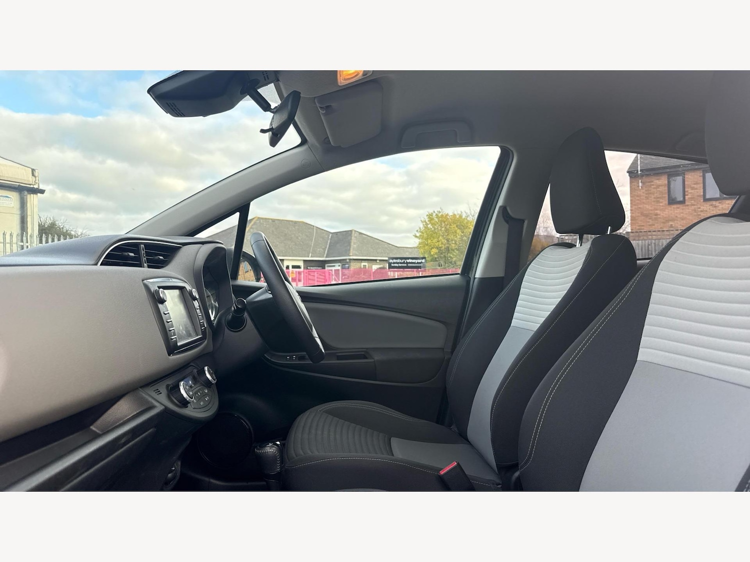 Used Toyota Yaris 2019 for sale - 77057441: Photo 12