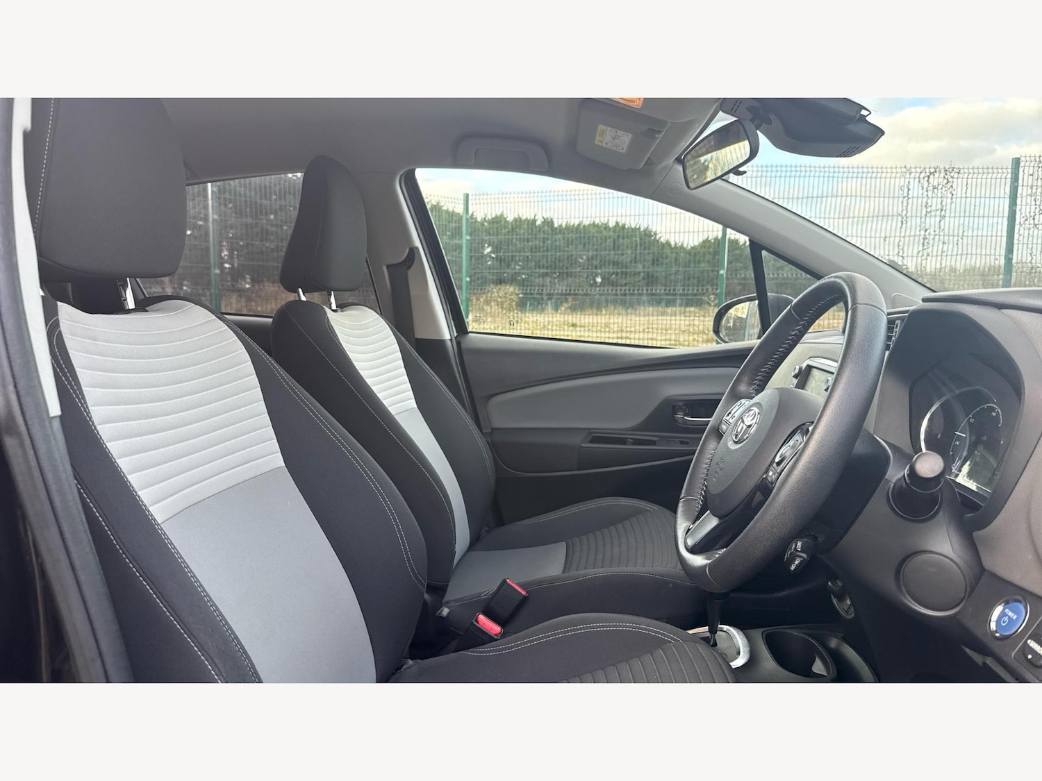 Used Toyota Yaris 2019 for sale - 77057441: Photo 13