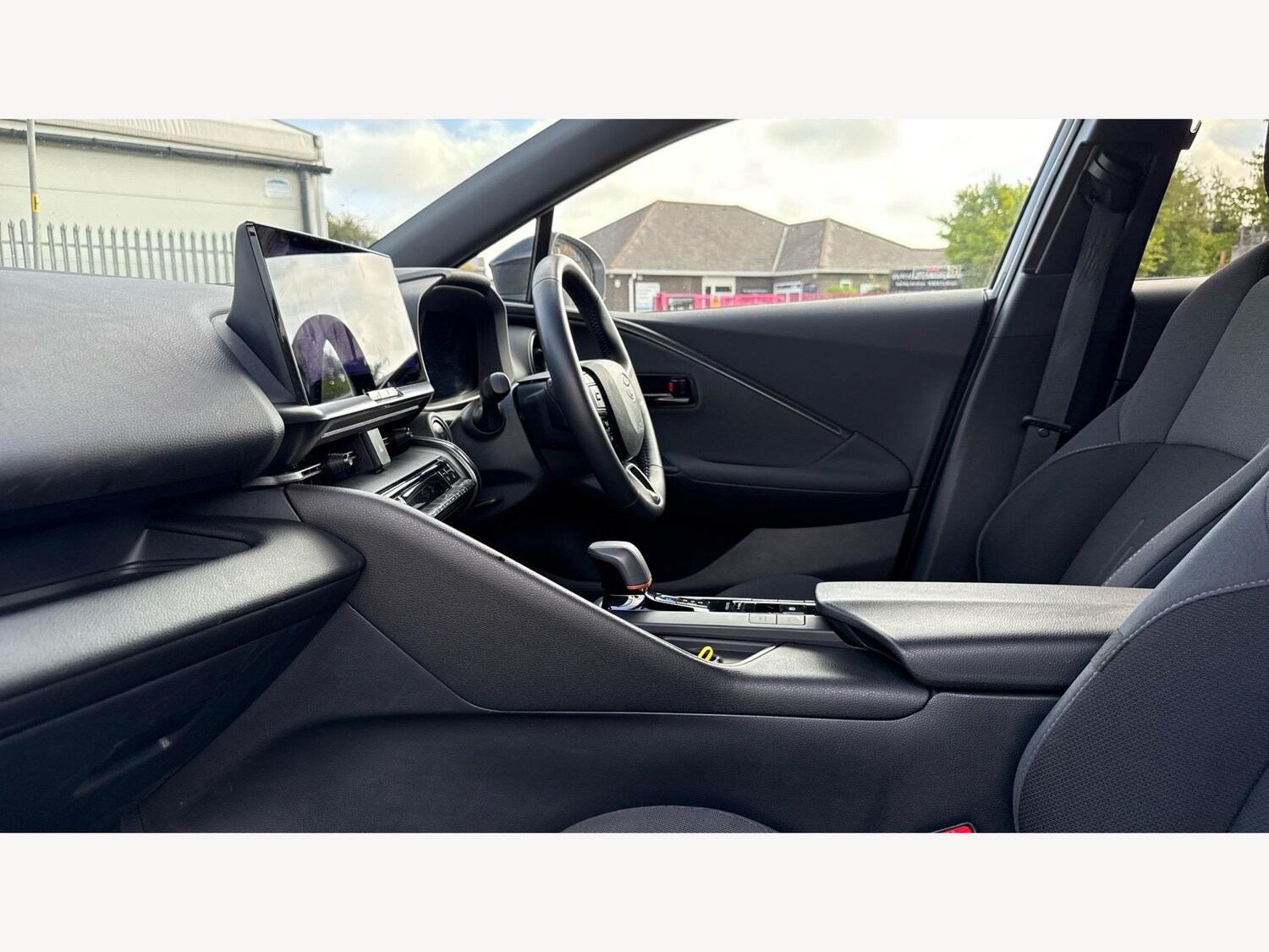 Used Toyota C-HR 2024 for sale - 76020983: Photo 12