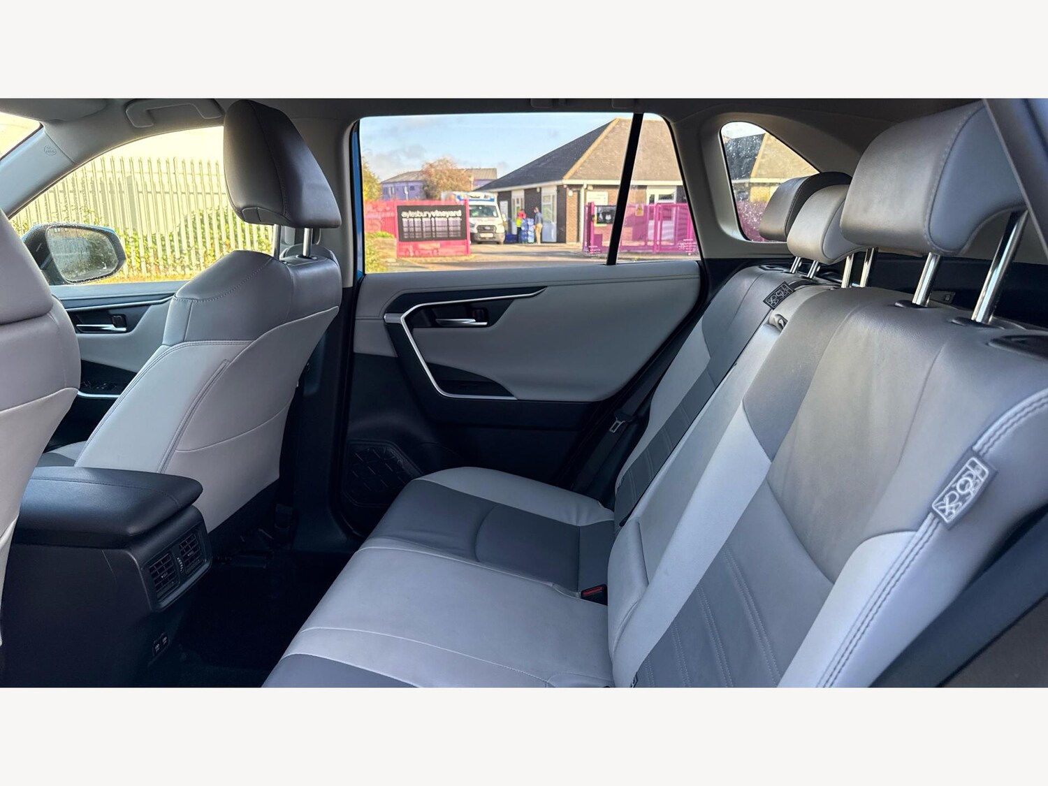 Used Toyota RAV4 2019 for sale - 76597293: Photo 15