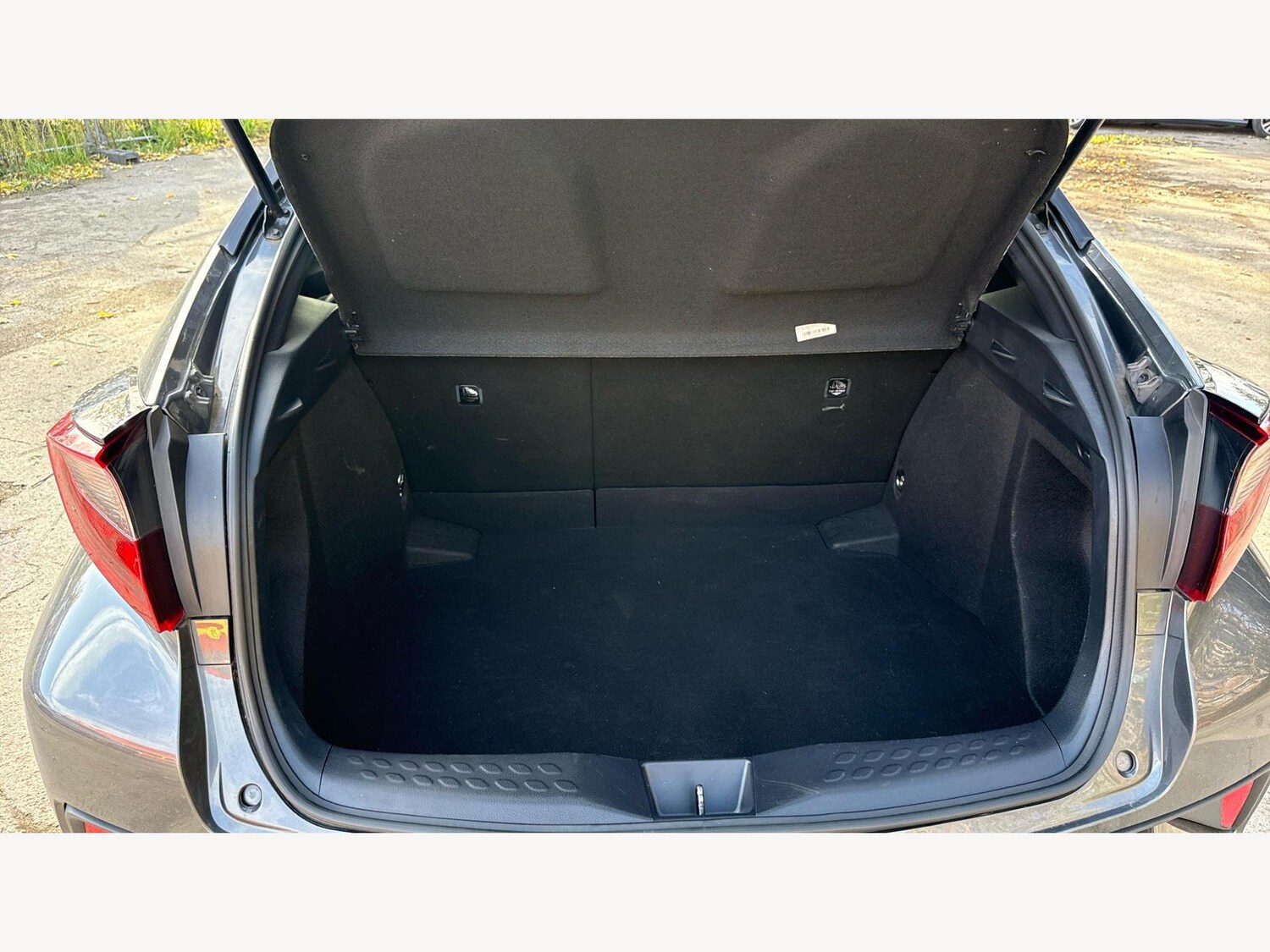 Used Toyota C-HR 2022 for sale - 76440881: Photo 16