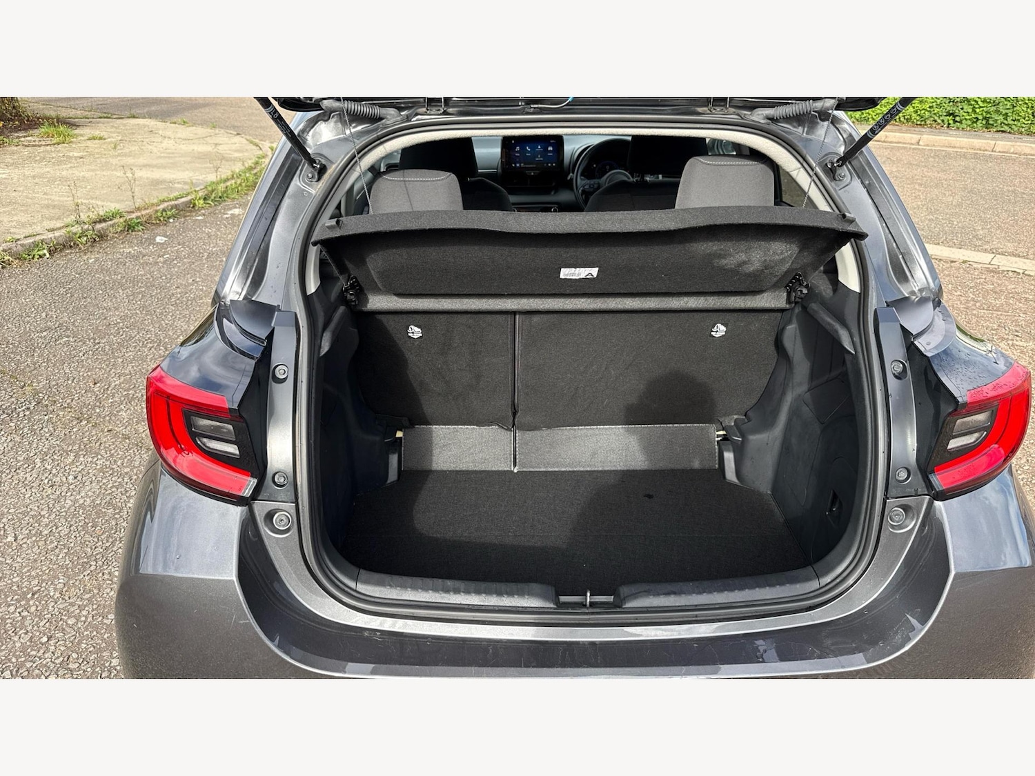 Used Toyota Yaris 2024 for sale - 76371042: Photo 16