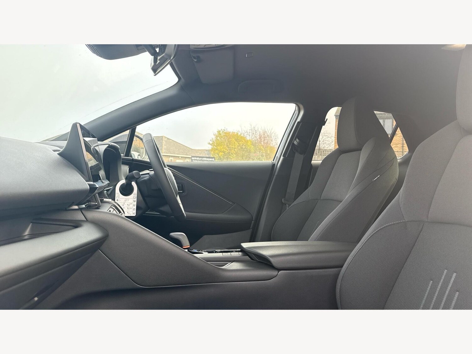 Used Toyota C-HR 2025 for sale - 77090942: Photo 12