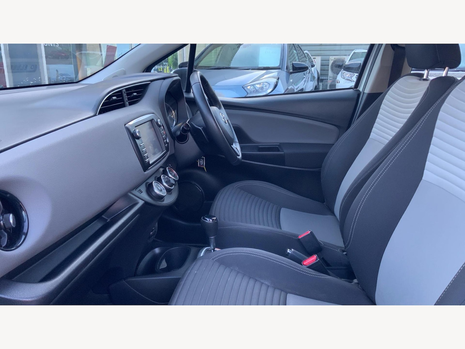 Used Toyota Yaris 2017 for sale - 76771677: Photo 12