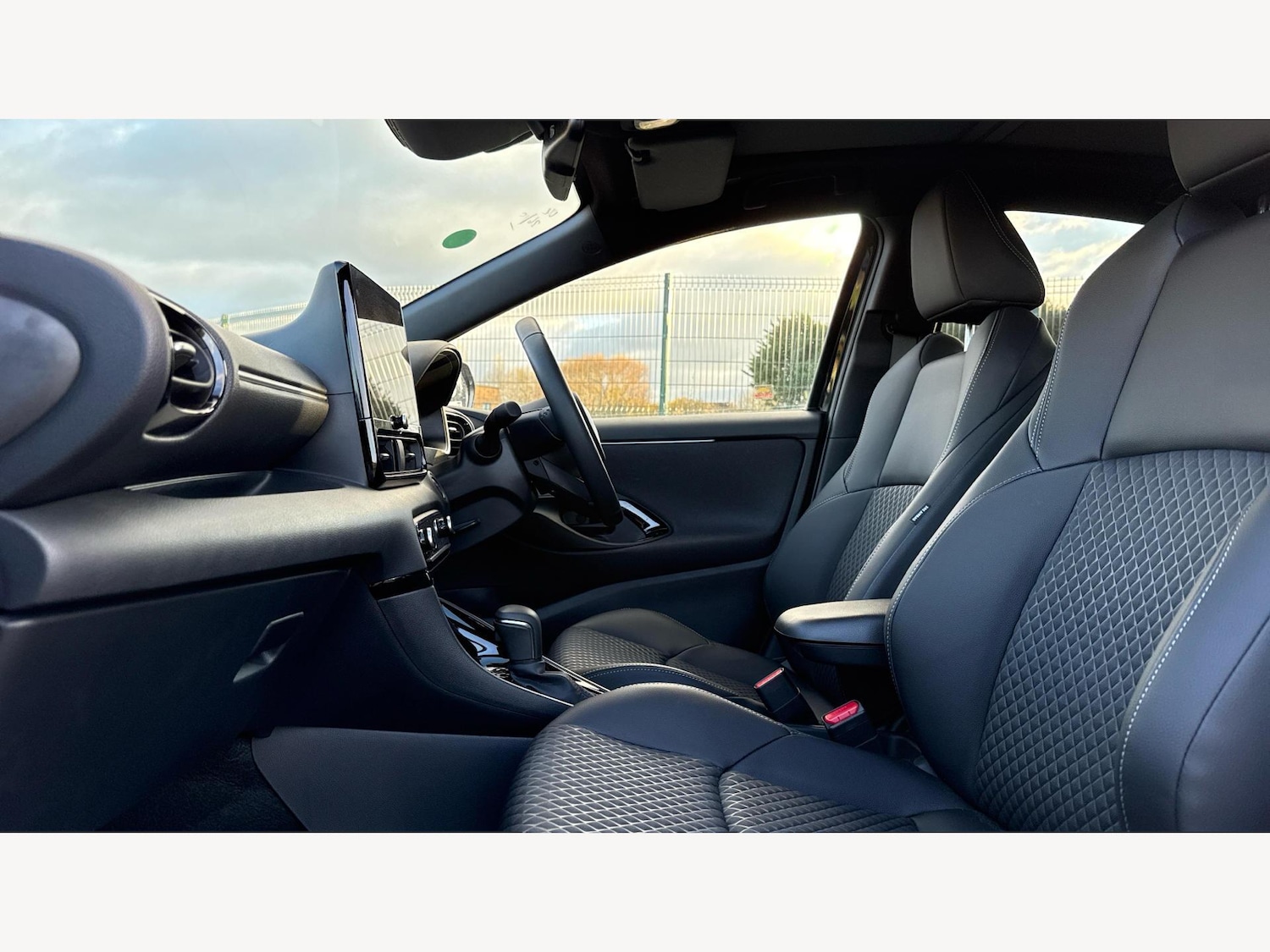 Used Toyota Yaris 2024 for sale - 77143069: Photo 12