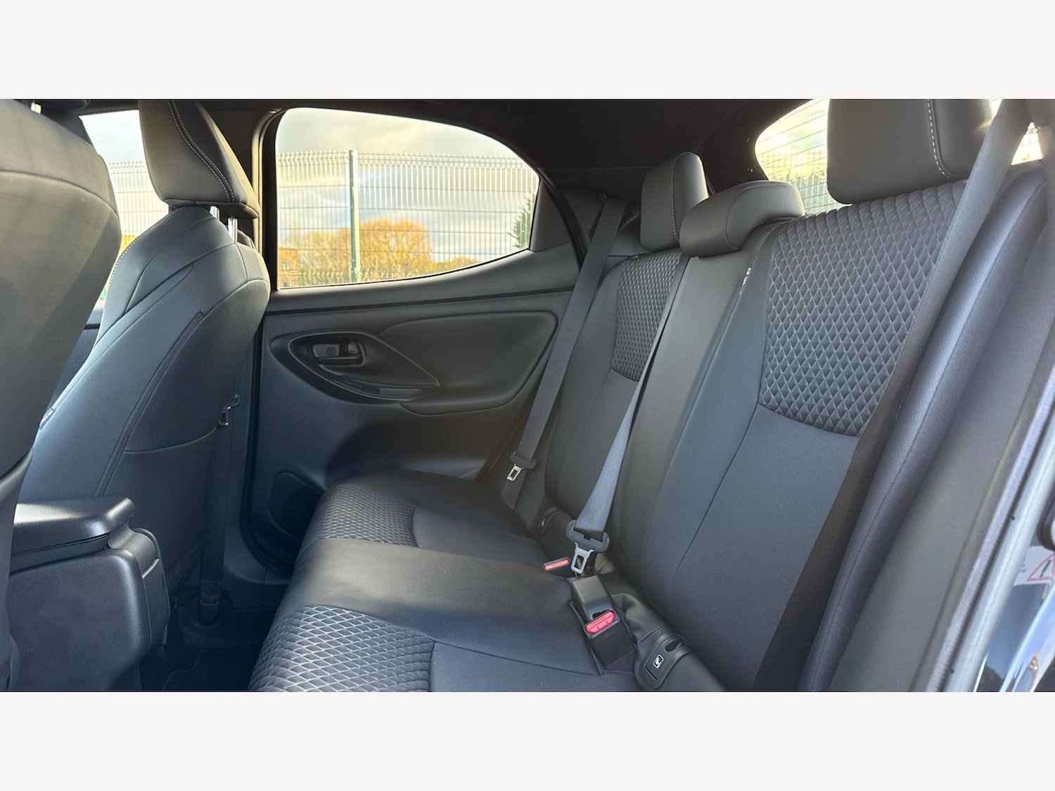 Used Toyota Yaris 2024 for sale - 77143069: Photo 15