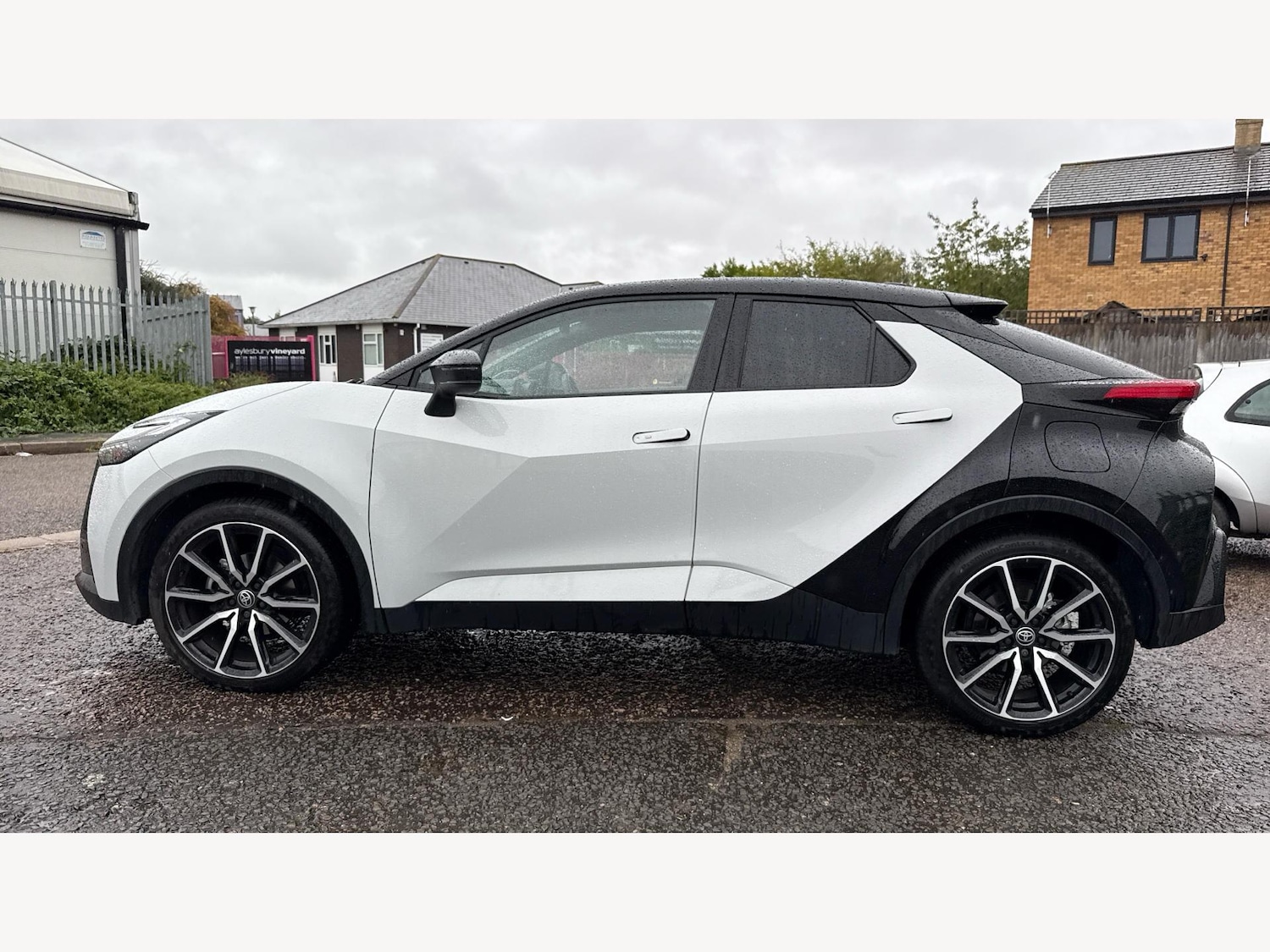 Used Toyota C-HR 2024 for sale - 76456740: Photo 19