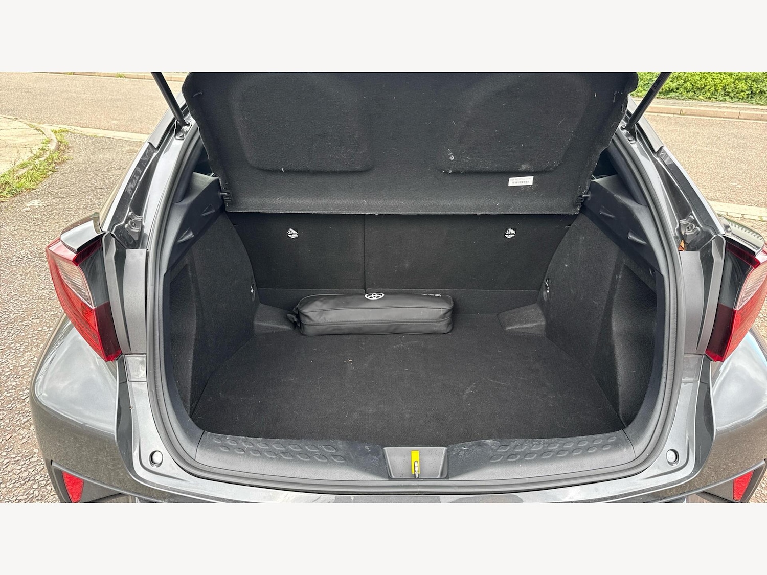 Used Toyota C-HR 2023 for sale - 76441222: Photo 16