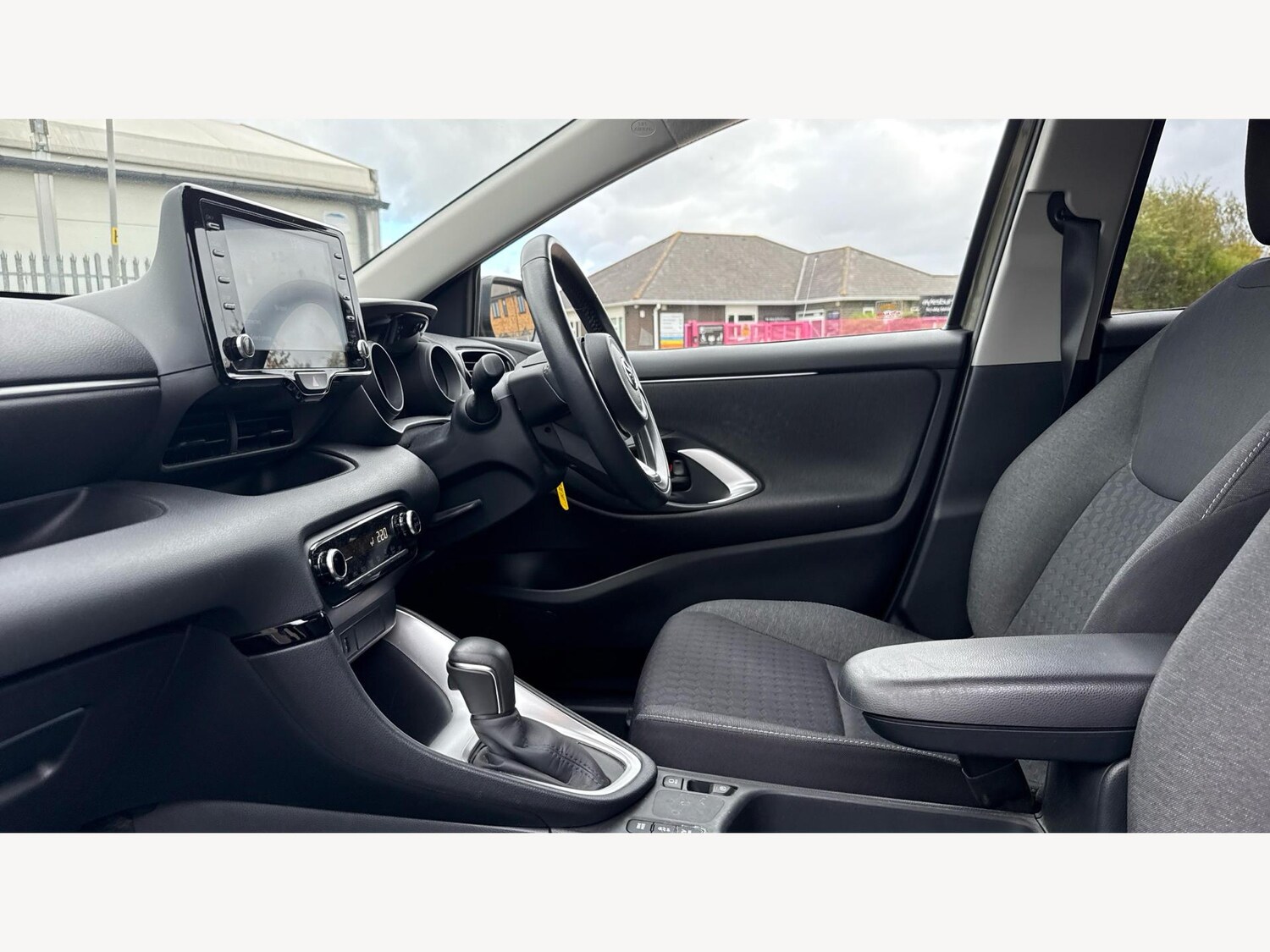 Used Toyota Yaris 2022 for sale - 76398365: Photo 12