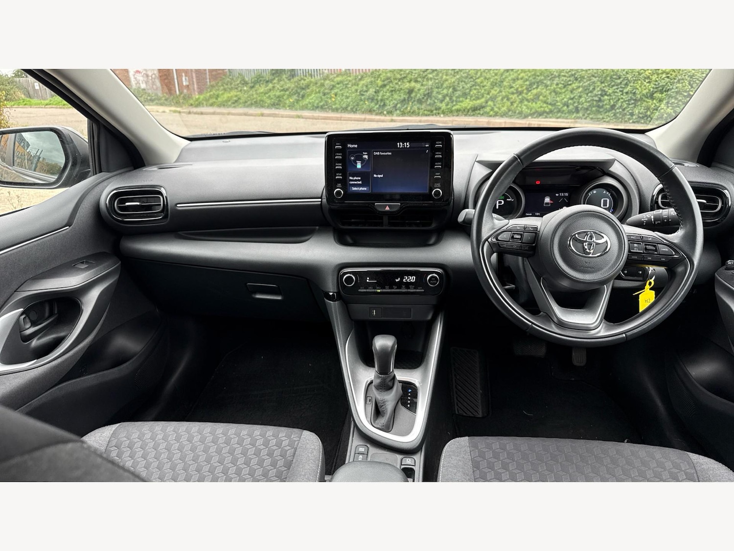 Used Toyota Yaris 2022 for sale - 76398365: Photo 7