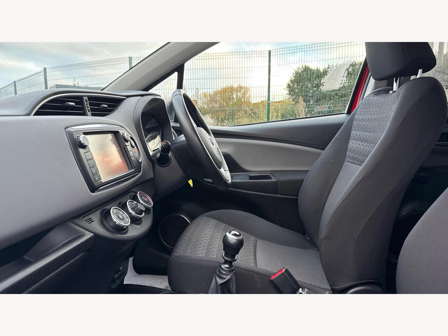 Used Toyota Yaris 2016 for sale - 76561205: Photo 12