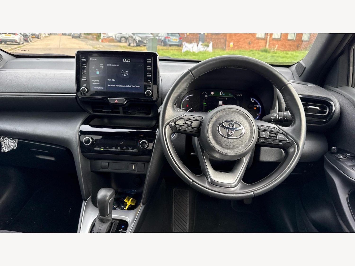 Used Toyota Yaris Cross 2024 for sale - 76440649: Photo 8