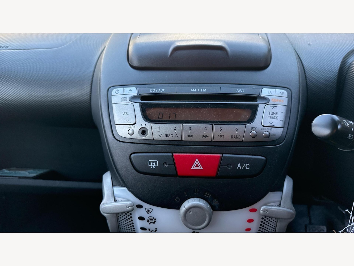 Used Toyota AYGO 2013 for sale - 76522417: Photo 9