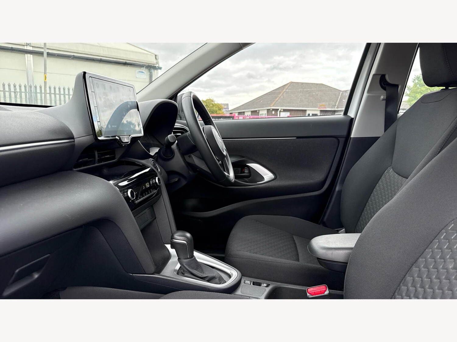 Used Toyota Yaris Cross 2024 for sale - 77290647: Photo 12