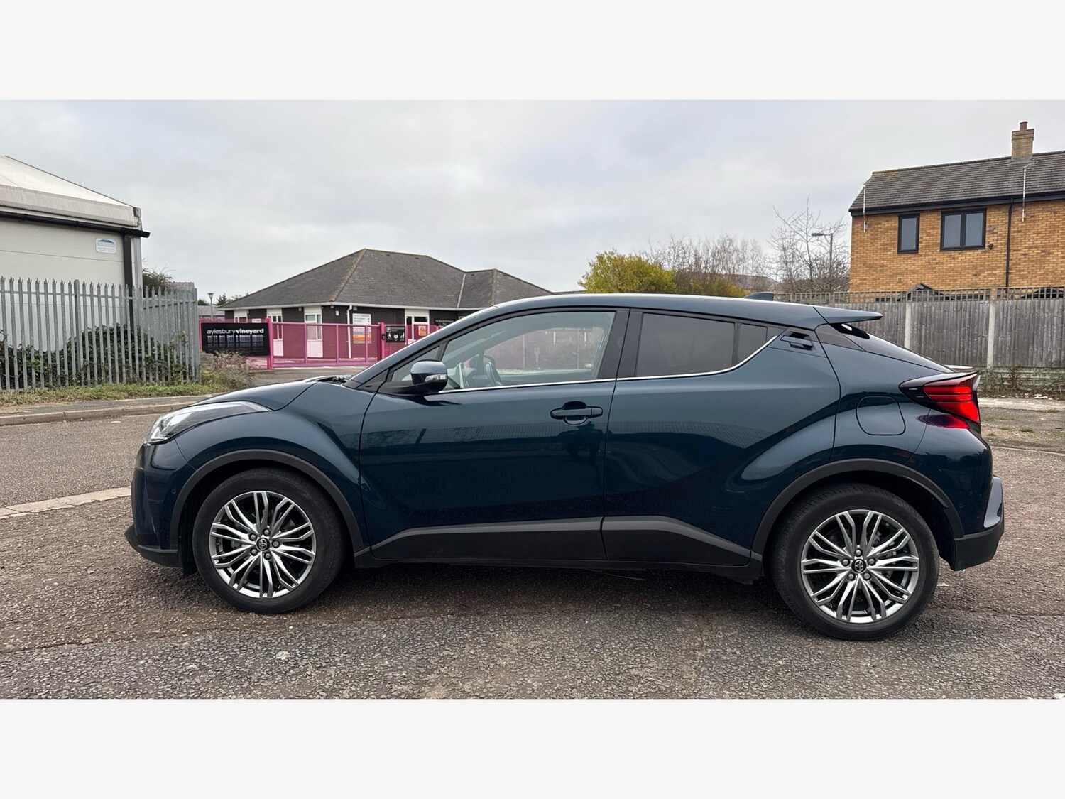 Used Toyota C-HR 2023 for sale - 77073846: Photo 19