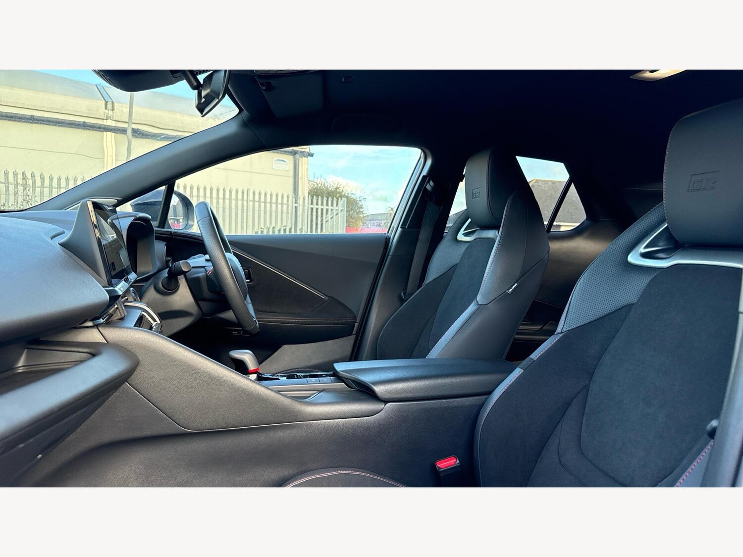 Used Toyota C-HR 2024 for sale - 77479120: Photo 12