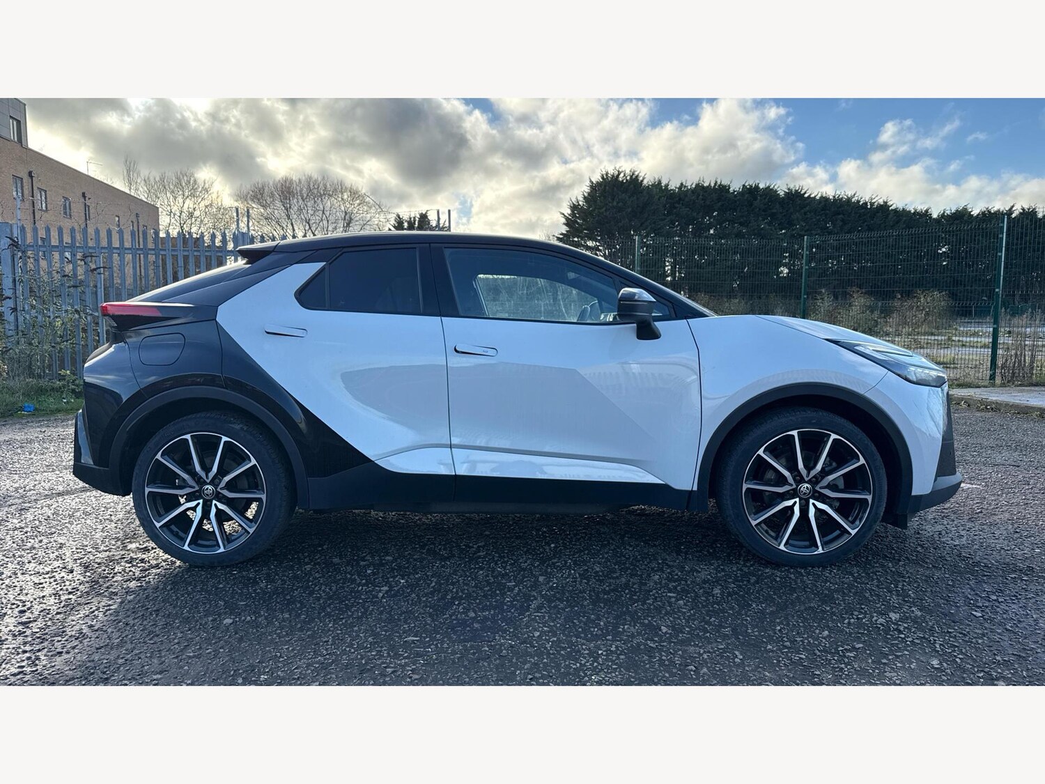 Used Toyota C-HR 2024 for sale - 77479120: Photo 18