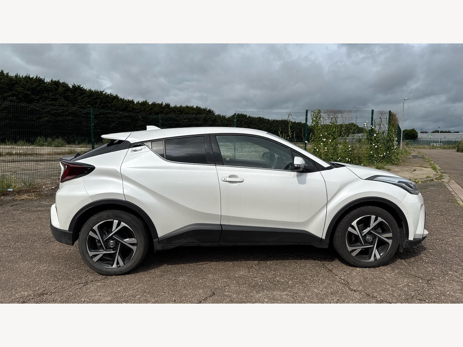 Used Toyota C-HR 2023 for sale - 76513332: Photo 18