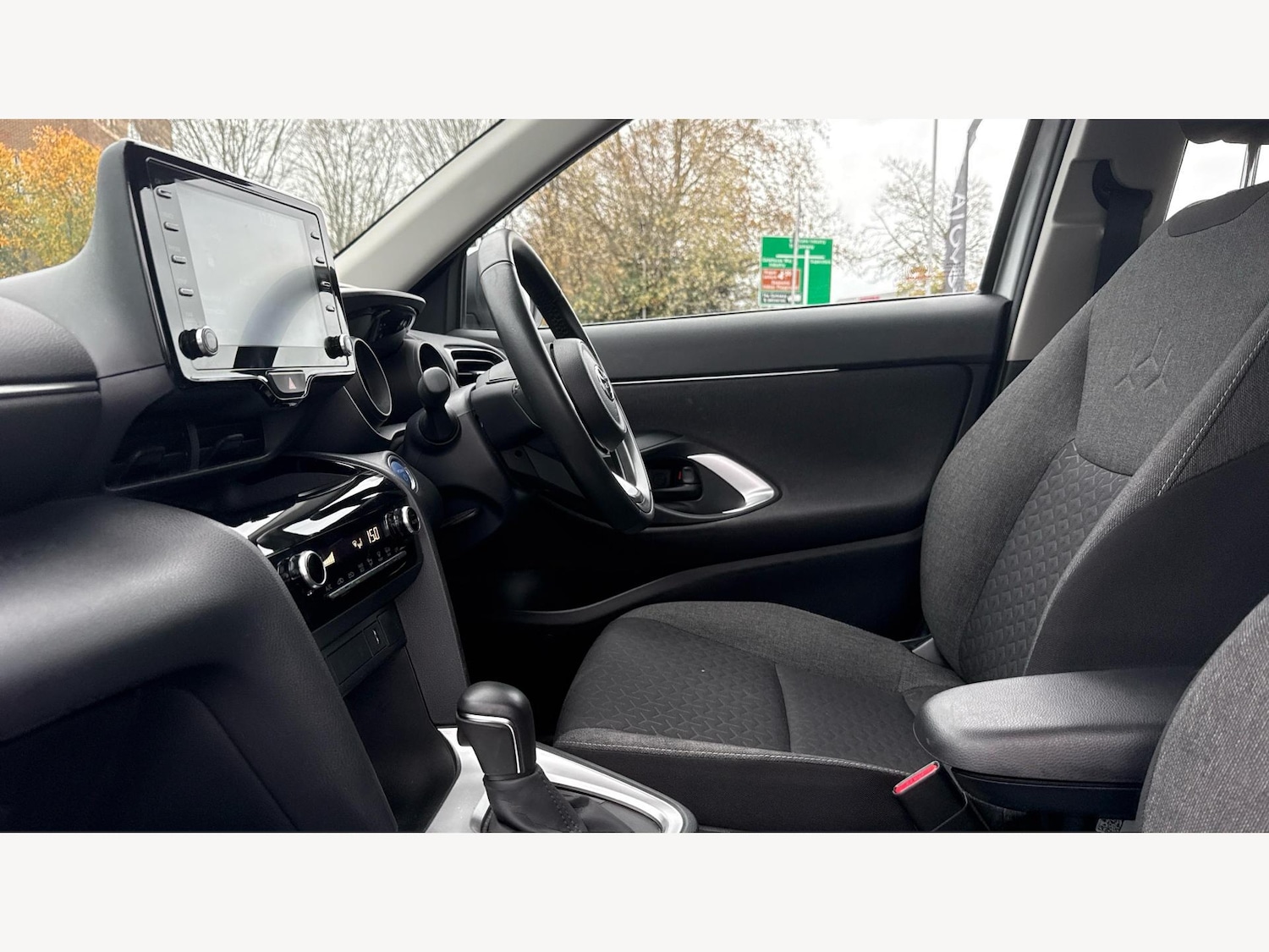 Used Toyota Yaris Cross 2022 for sale - 76608395: Photo 12