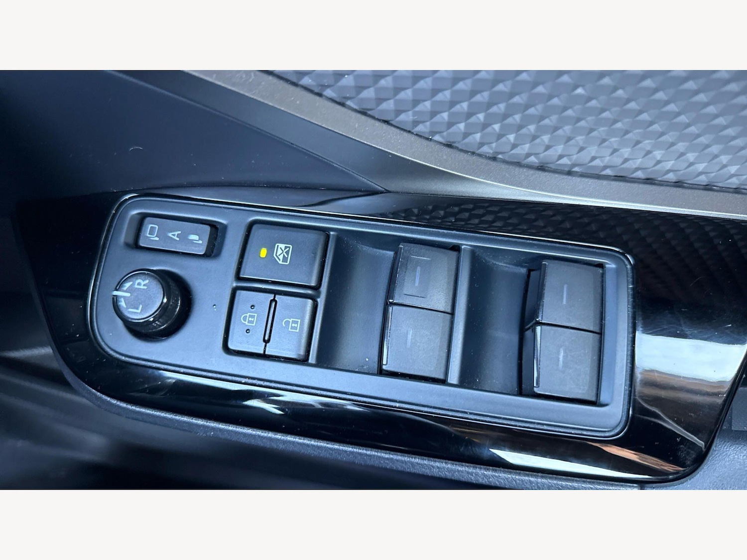 Used Toyota C-HR for sale - 77738361: Photo 25