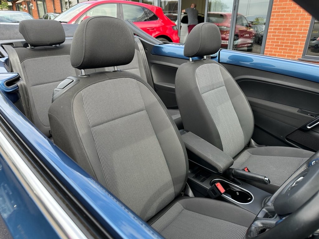 Used Volkswagen Beetle 2015 for sale - 77263906: Photo 10