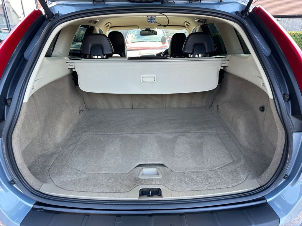 Used Volvo XC60 2010 for sale - 76787718: Photo 16